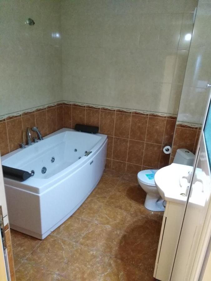 Хотел Златна Котва Kazanlŭk Extérieur photo