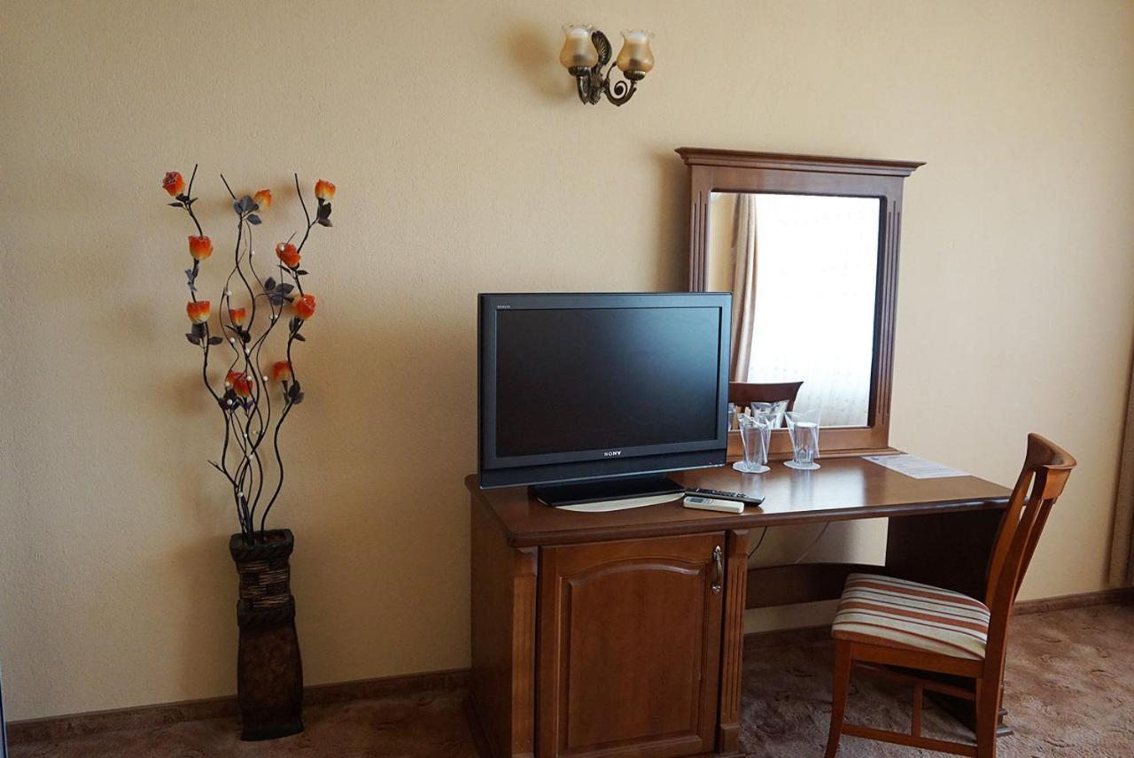 Хотел Златна Котва Kazanlŭk Extérieur photo