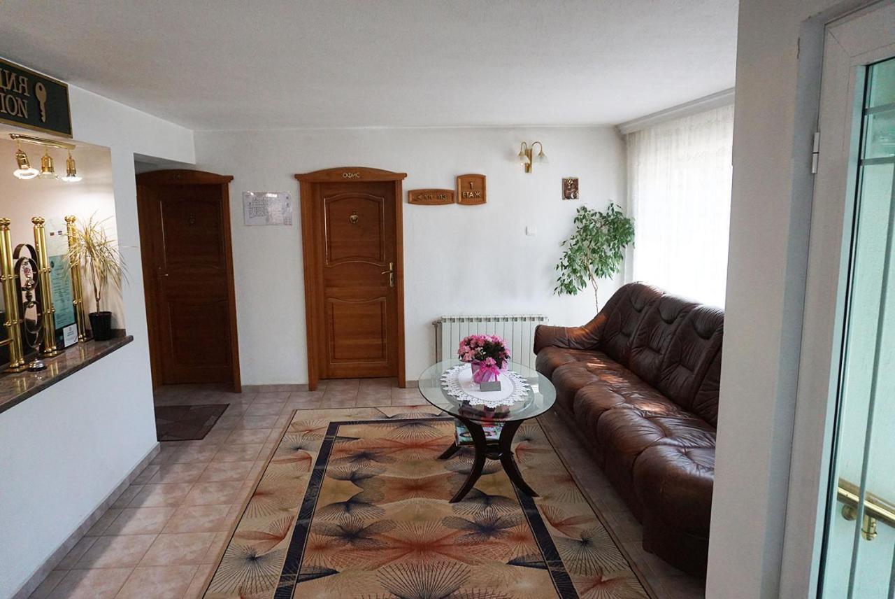 Хотел Златна Котва Kazanlŭk Extérieur photo