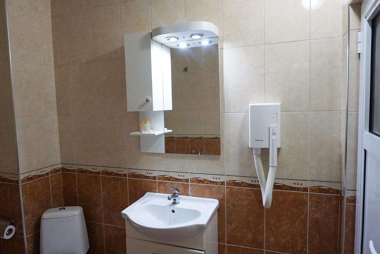Хотел Златна Котва Kazanlŭk Extérieur photo