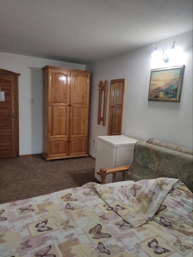 Хотел Златна Котва Kazanlŭk Extérieur photo
