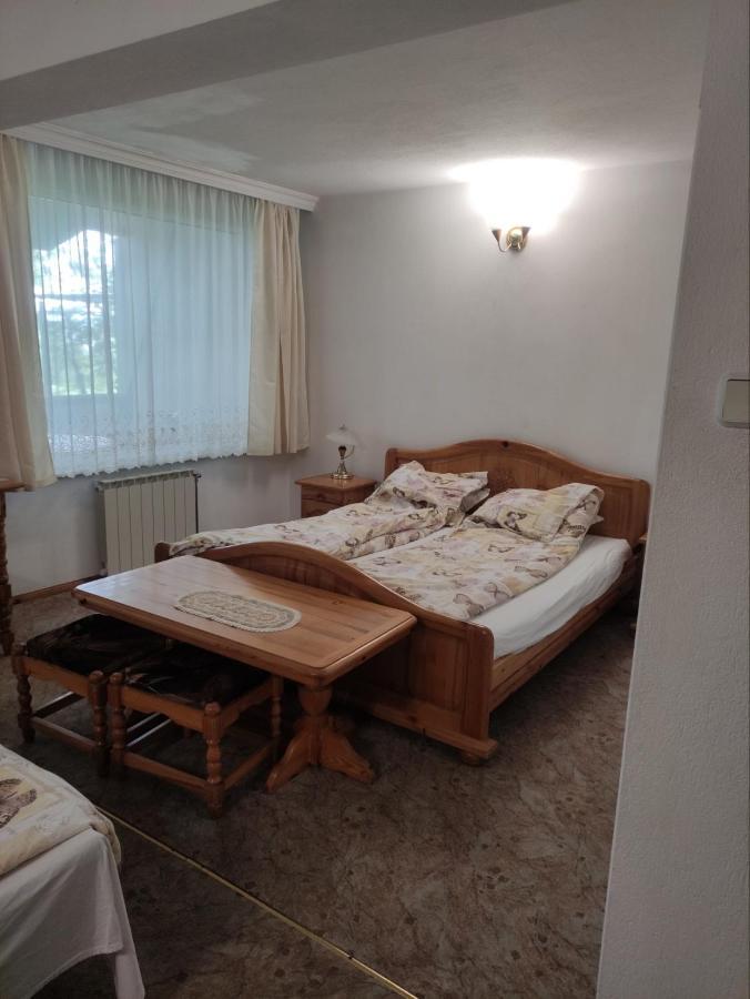 Хотел Златна Котва Kazanlŭk Extérieur photo