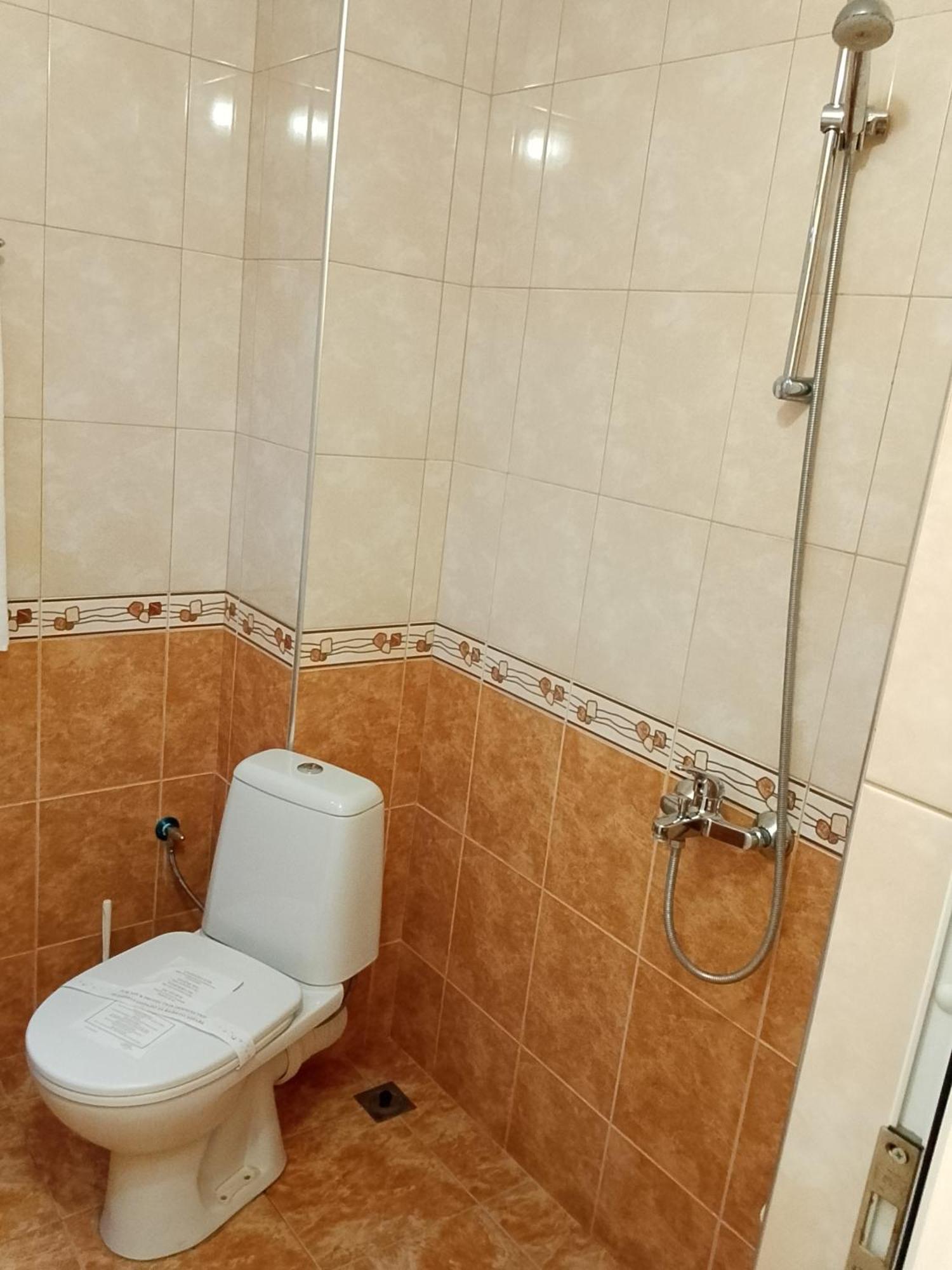 Хотел Златна Котва Kazanlŭk Extérieur photo
