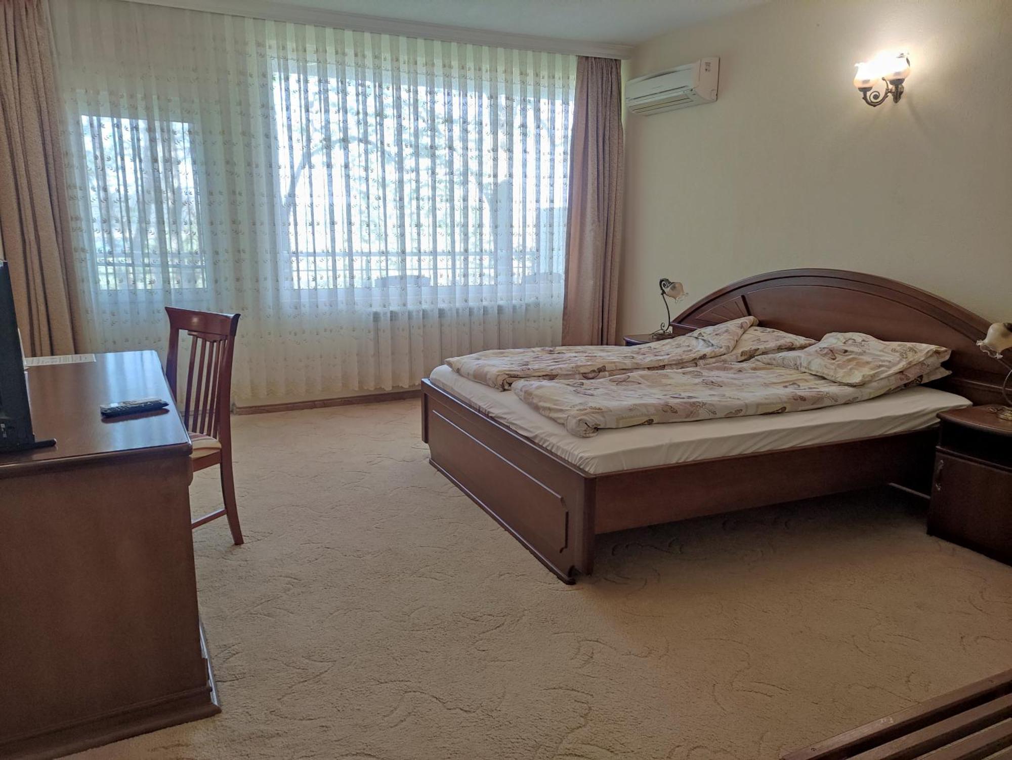 Хотел Златна Котва Kazanlŭk Extérieur photo