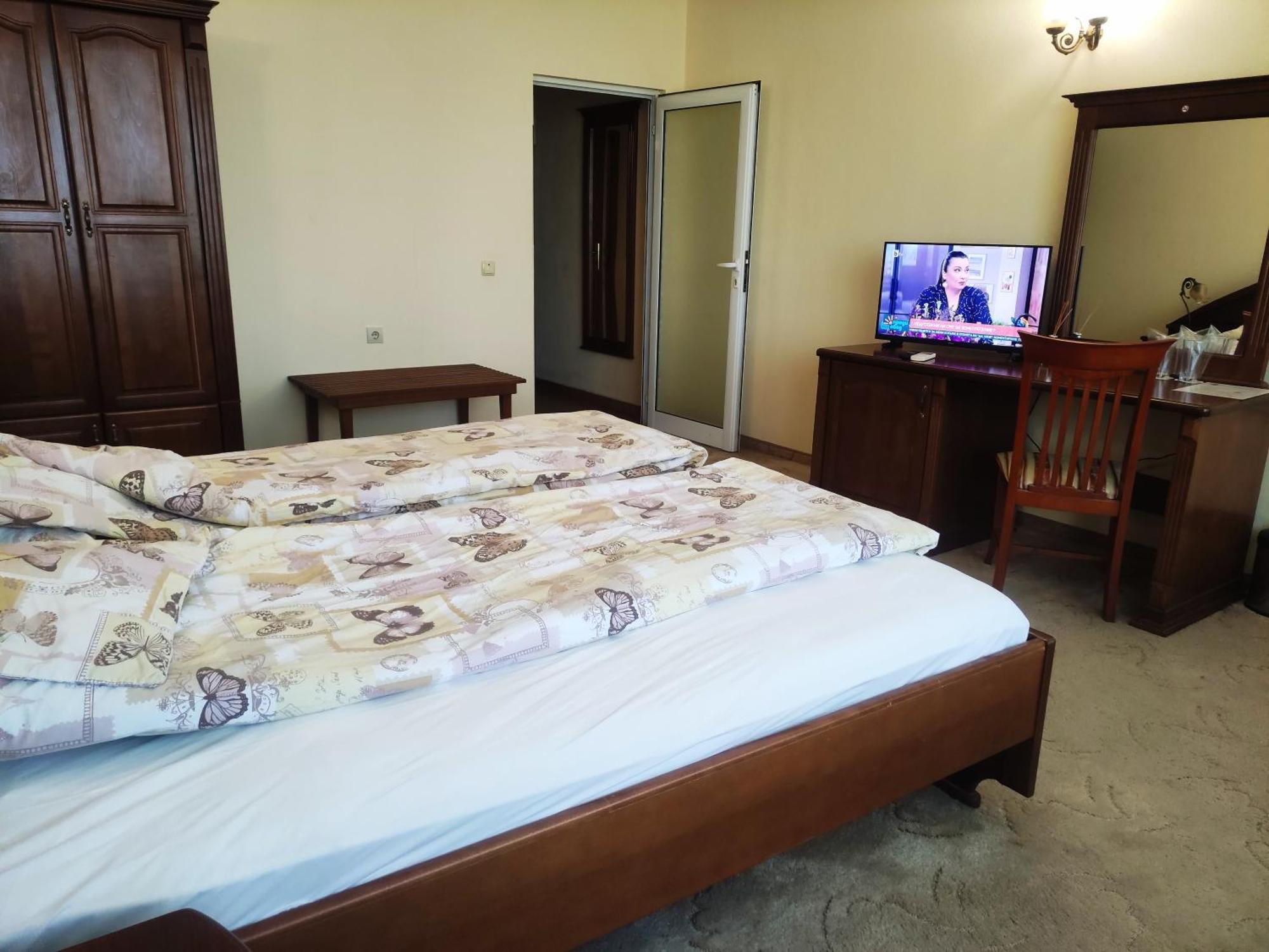 Хотел Златна Котва Kazanlŭk Extérieur photo